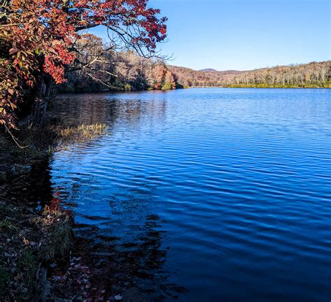 When and Where to See the Best Fall Colors in The Blue Ridge Mountains - Blue Ridge Awaits