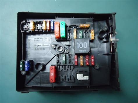 Fuse Box Volkswagen Touran Tdi V K D Tyco