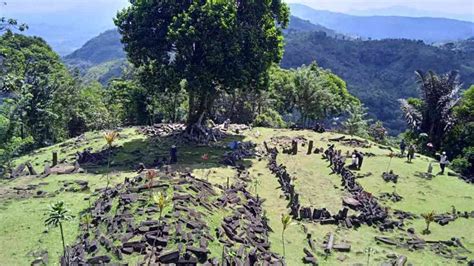 Gunung Padang Cianjur Bisa Jadi Piramida Raksasa Yang Tertua Di Dunia