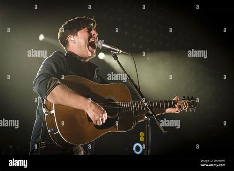 Marcus Mumford Von Mumford And Sons Tritt Live Auf Der B Hne Der O