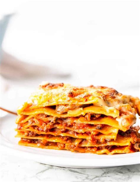 Lasagna Bolognese - Fast Food Bistro