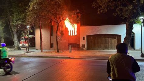 Un Incendio Consumi Una Casa Y Dos Personas Se Salvaron De Milagro