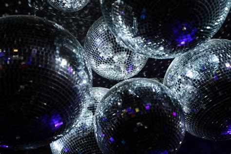 8 Ways To Decorate With Mirror Balls Feel Good Events