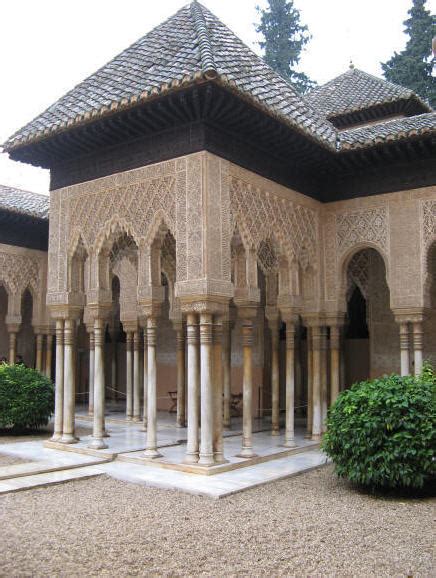 Alhambra Patio | paradorgranada.com