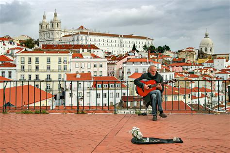 Free Walking Tour Alfama: 13 Beautiful Stops - LisboaVibes