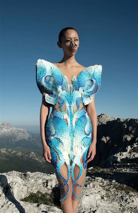 Iris Van Herpen S Earthrise Collection Is Designed As A Living