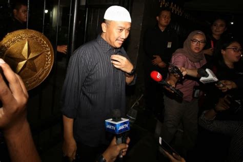 Breaking Imam Nahrowi Pamit Dari Kantor Kemenpora