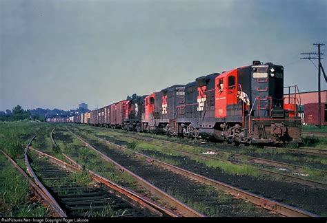 New Haven EMD GP9 1218, and 1224 with Alco RS11 1412. | Railroad ...