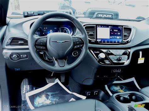 2021 Chrysler Pacifica Hybrid Touring Dashboard Photos | GTCarLot.com