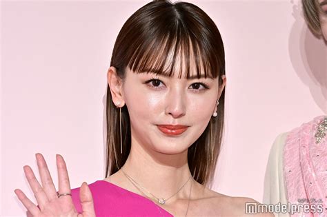 鈴木えみ、鮮やかオレンジヘアにイメチェン「美しい」「何色でも似合う」の声 モデルプレス