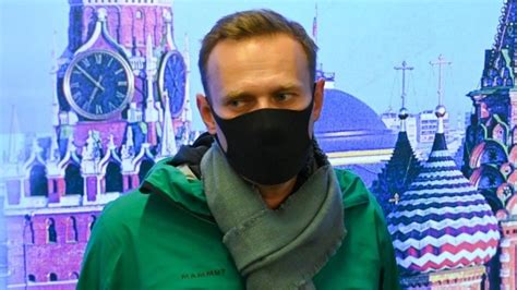 Un Tribunal Ruso Condena A Alexei Navalny A Tres Años Y Medio De