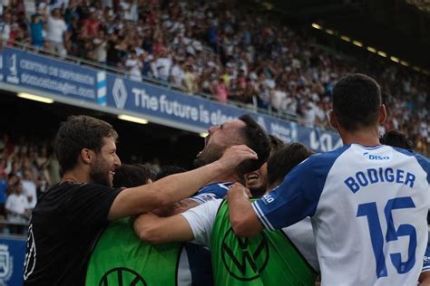 El CD Tenerife duerme líder de la Segunda División