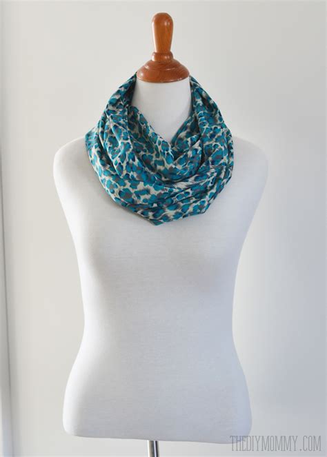 Make An Easy 15 Minute Infinity Scarf The DIY Mommy