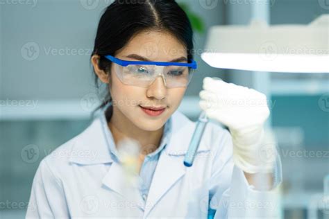 women working in the laboratory 21512670 Stock Photo at Vecteezy