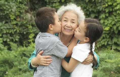 奶奶和外婆带孩子，有什么明显的差别？