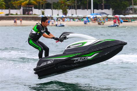 Gente Fina Competi Es Novo Jet Ski Sx R Da Kawassaki Para Pilotar Em