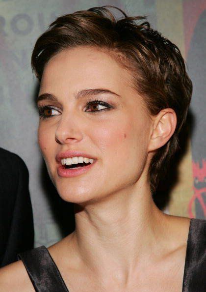 Natalie Portman Can Wear A Retro Pixie Cut Make It So Ultra Feminine Sophisticated Pixie