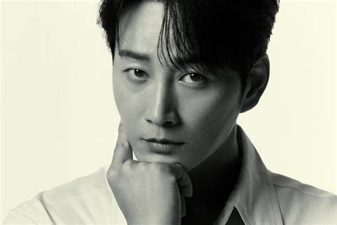 Lee Hyun Wook Reveals Personal Turmoil Over The Queen Who Crowns Sex Scenes ZAPZEE Premier