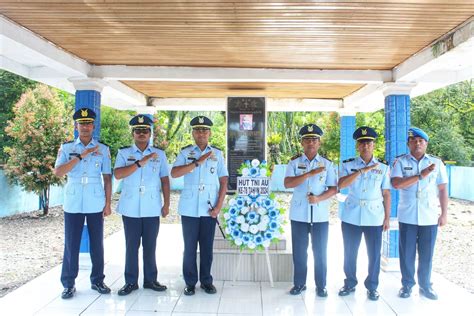 Jelang Hut Tni Au Ke Danlanud Yku Timika Ikuti Ziarah Di Makam