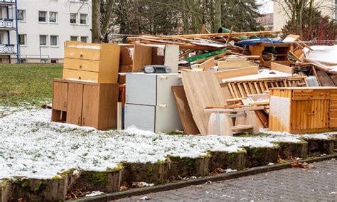 Wywóz i utylizacja starych mebli jak je zorganizować