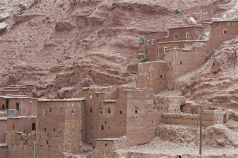 Moroccan Village in the desert 18751703 Stock Photo at Vecteezy