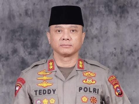 Infografis Irjen Teddy Minahasa Terlibat Jaringan Narkoba Opsi ID