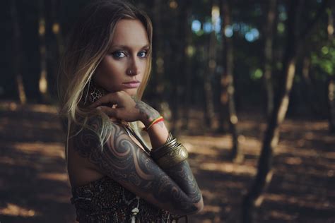 Wallpaper Women Blonde Blue Eyes Pierced Nose Bangles Tattoo