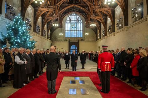 El Rey Carlos Iii Grabó Su Discurso Navideño En El Castillo De Windsor