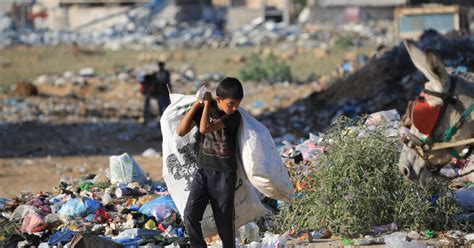 Penduduk Palestin Terpaksa Minum Air Kumbahan Makan Makanan Haiwan