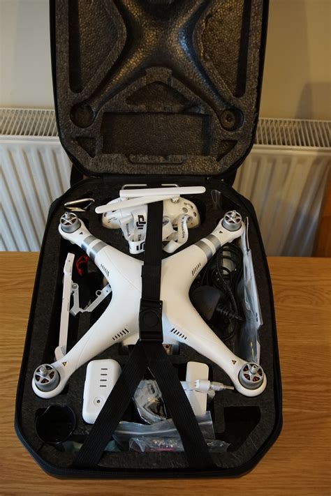 [UK] DJI Phantom 3 Advanced + Accessories - Ready to fly, all you need ...