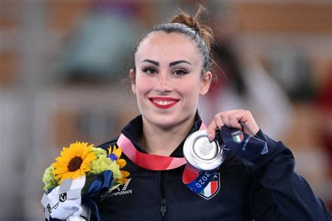 Video Vanessa Ferrari La Premiazione Alle Olimpiadi Sul Podio Con La