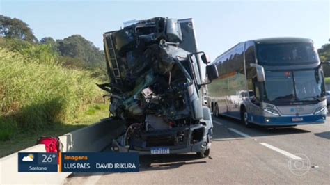 Vídeo Acidente Entre Caminhões E Carro Na Rodovia Dos Bandeirantes Em