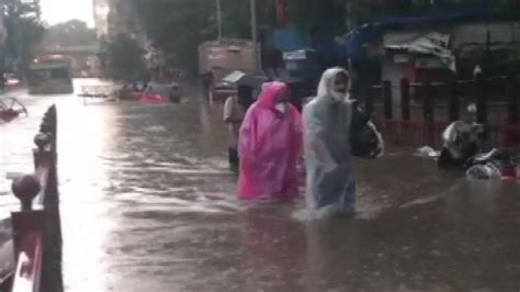 Heavy Rain Lashes Mumbai BMC Issues High Tide Warning