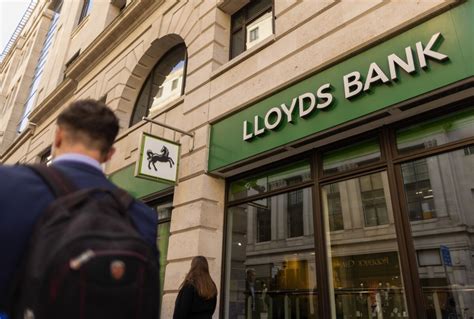 Lloyds Lonlloy Share Price Dips As Bank Guidance Outweighs Buyback