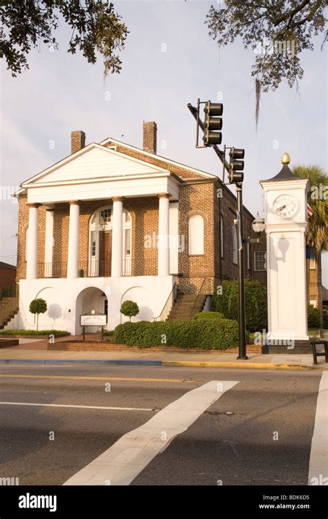 Courthouse city hall conway sc historic hi-res stock photography and ...