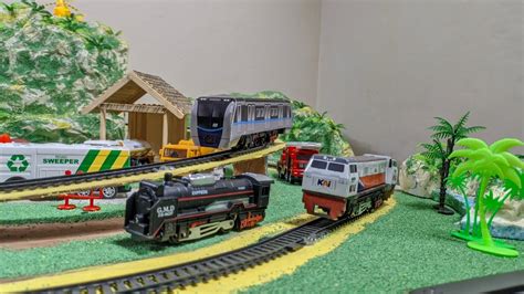 Diorama Lokomotif Kereta Api Super Keren Drama Bermain Kereta CC206 Di