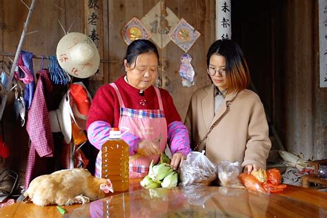 儿媳妇要回娘家，农村婆婆准备6份礼物真暖心，亲家母越看越喜欢凤凰网视频凤凰网