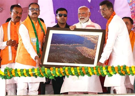 Prime Minister Narendra Modi With Up Dy Cm Keshav Prasad Maurya And