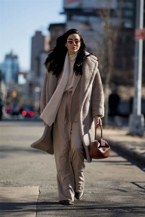 EM Streetstyle | Cool street fashion, New york fashion, Nyfw street style