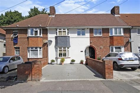 Becontree Avenue Dagenham Rm8 3 Bedroom Terraced House For Sale