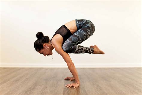 How To Master Bakasana Crow Pose Yogateket Wiki