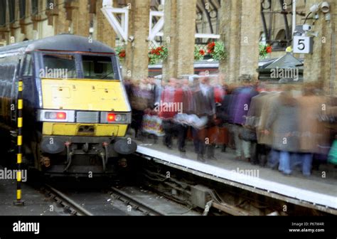 The Class 82 2 Dvt At The Kings Cross Buffers Marks The Arrival Of A Gner Service From The North