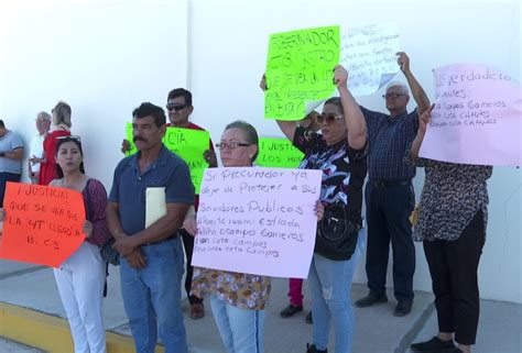 Manifestantes Hacen Presencia En “la Mañanera” De Amlo