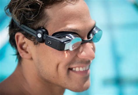 Form Smart Swim Goggles With A Revolutionary In Lens Head Up Display