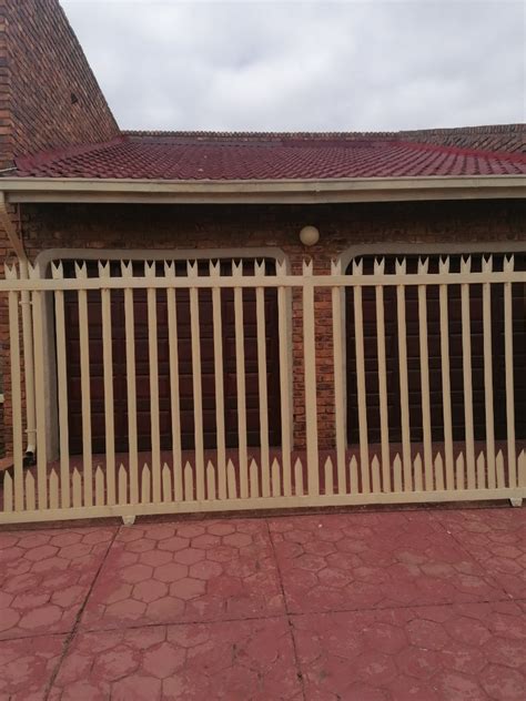 4 Bedroom House For Sale in Mamelodi East | RE/MAX™ of Southern Africa