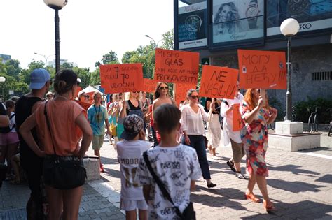 U Banjaluci održana protestna šetnja protiv svih oblika nasilja FOTO