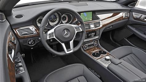 Mercedes-Benz CLS550 (2012) - Interior | Caricos