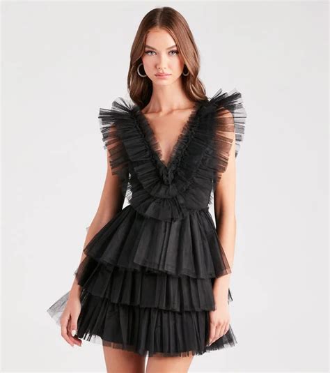 17 Trendy Black Homecoming Dresses for Every Style & Budget