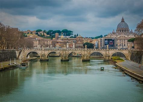 Fiume Tevere Sorgente Foce Località Navigazione