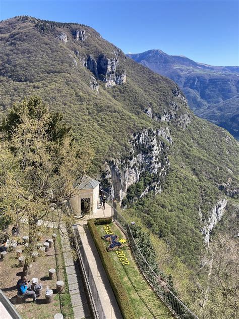 Santuario Madonna Della Corona Sospeso Tra Roccia E Cielo